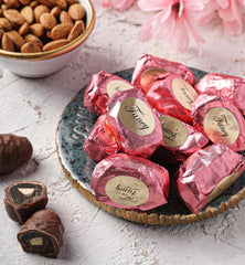 تمر باللوز والشيكولاتة